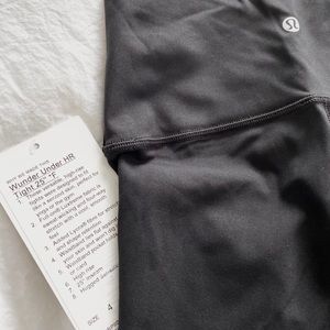 NEW! Lululemon black wunder under pant, size 4